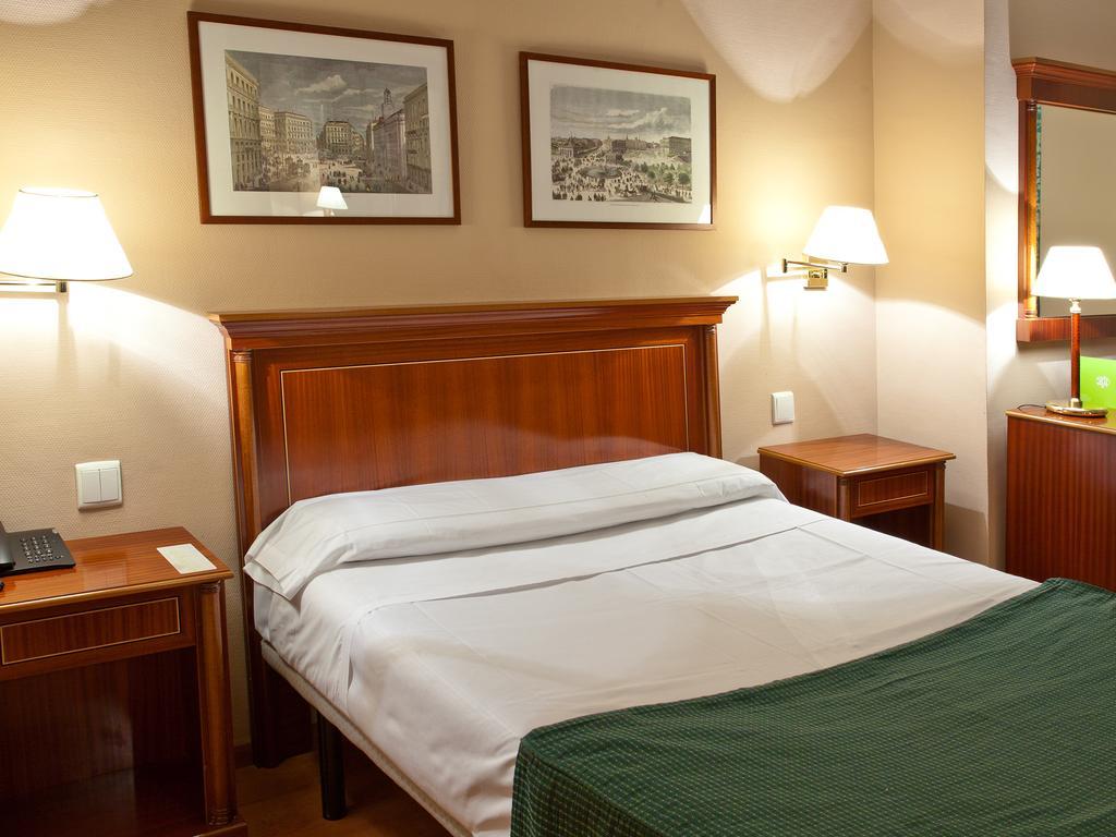 Room Mate Macarena, Madrid Gran Via Room photo