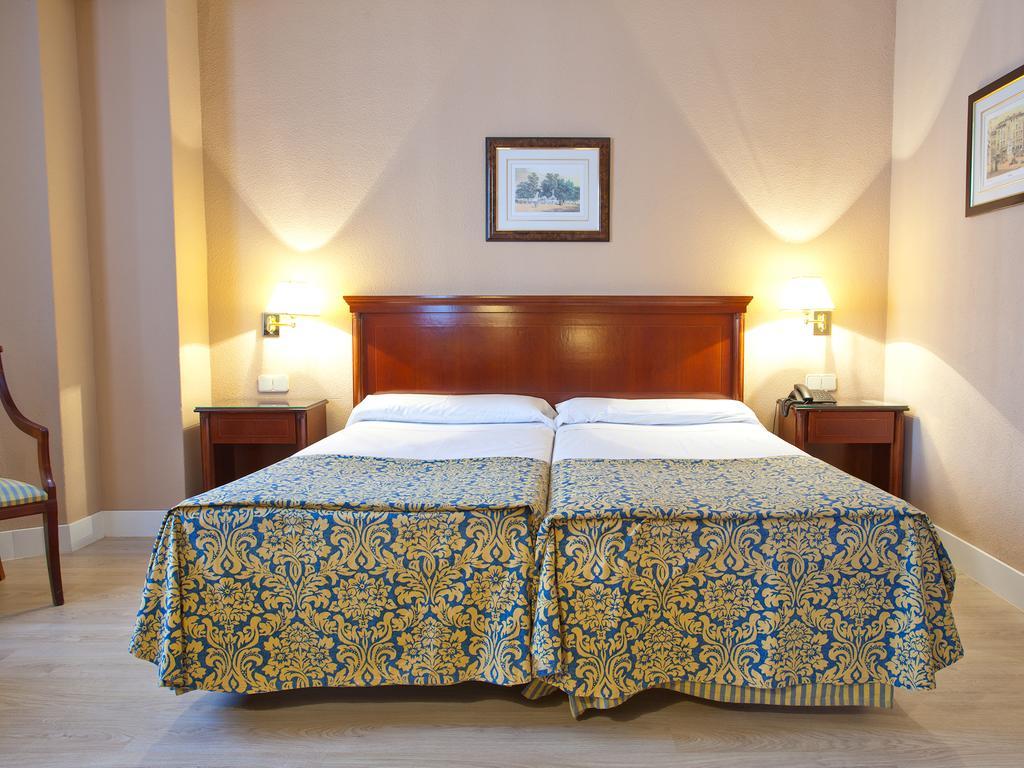 Room Mate Macarena, Madrid Gran Via Room photo